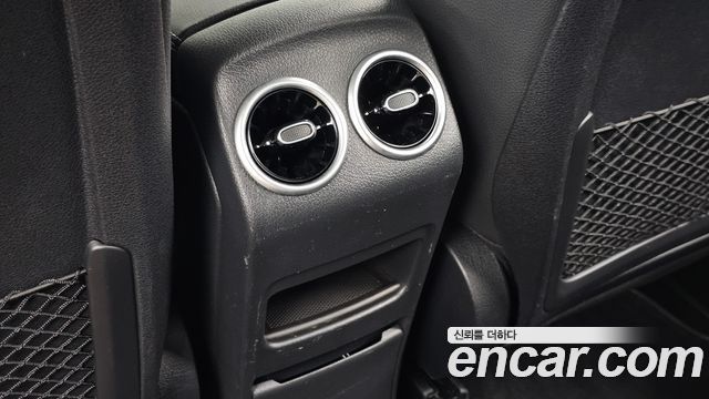 Mercedes-Benz GLB-Class 2024 — photo 24