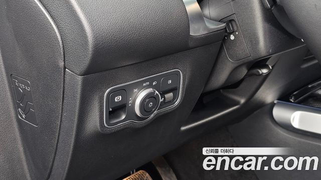 Mercedes-Benz GLB-Class 2024 — photo 25