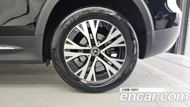 Mercedes-Benz GLB-Class 2024 — photo 7