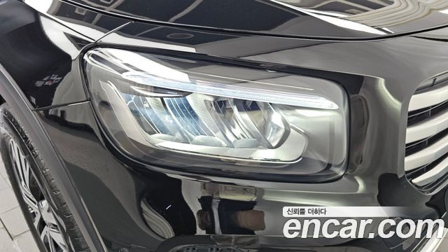 Mercedes-Benz GLB-Class 2024 — photo 8