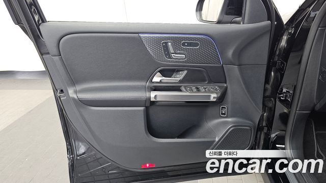 Mercedes-Benz GLB-Class 2024 — photo 14