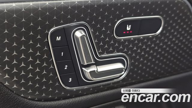 Mercedes-Benz GLB-Class 2024 — photo 27