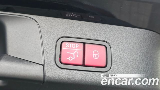 Mercedes-Benz GLB-Class 2024 — photo 31