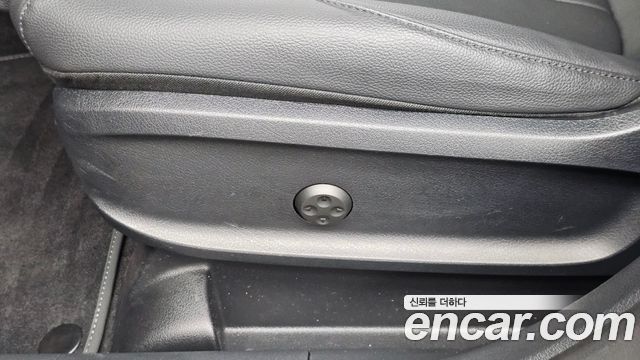 Mercedes-Benz GLB-Class 2024 — photo 32