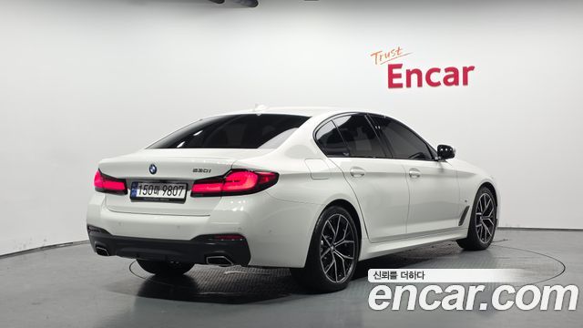 BMW 5-Series 2023 — photo 2