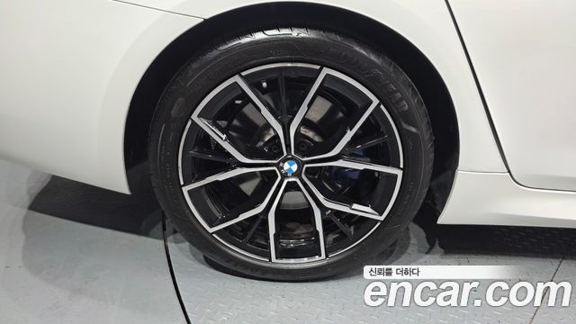 BMW 5-Series 2023 — photo 5