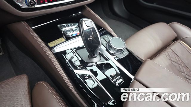 BMW 5-Series 2023 — photo 12