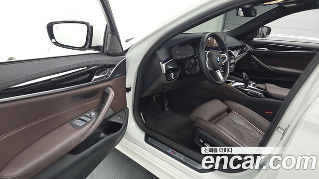 BMW 5-Series 2023 — photo 13
