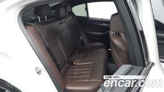 BMW 5-Series 2023 — photo 17