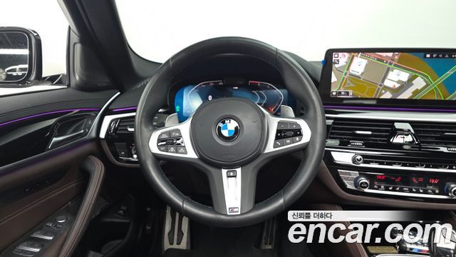BMW 5-Series 2023 — photo 18