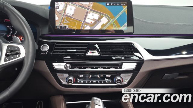 BMW 5-Series 2023 — photo 19