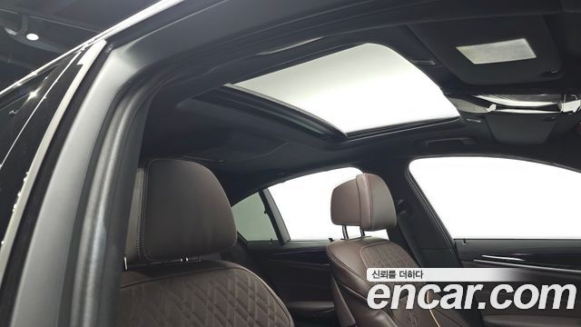 BMW 5-Series 2023 — photo 23