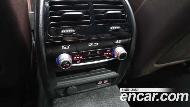 BMW 5-Series 2023 — photo 25