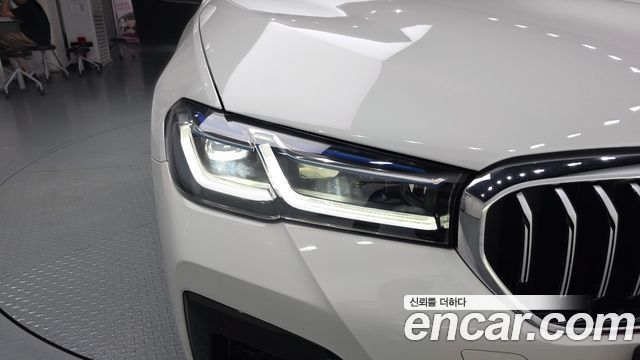 BMW 5-Series 2023 — photo 8