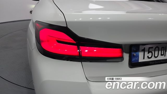 BMW 5-Series 2023 — photo 9