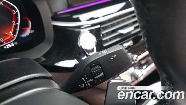 BMW 5-Series 2023 — photo 28