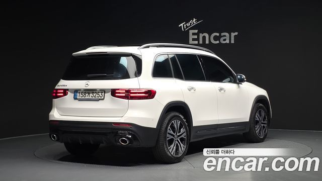 Mercedes-Benz GLB-Class 2024 — photo 2
