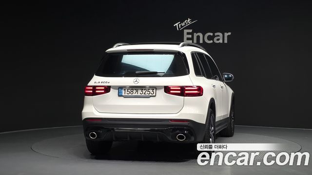 Mercedes-Benz GLB-Class 2024 — photo 4