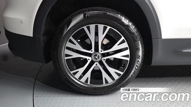 Mercedes-Benz GLB-Class 2024 — photo 5