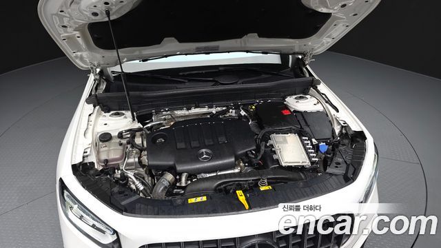 Mercedes-Benz GLB-Class 2024 — photo 6