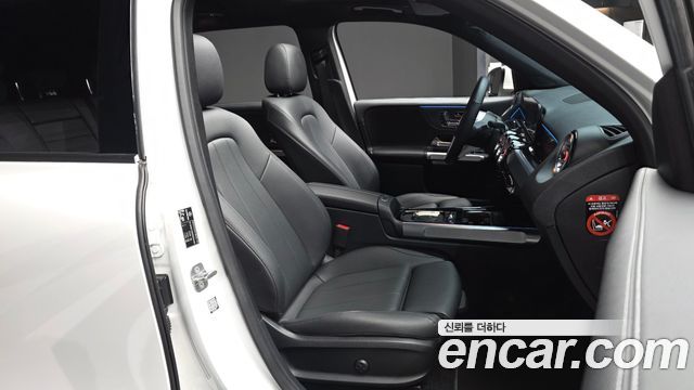 Mercedes-Benz GLB-Class 2024 — photo 11