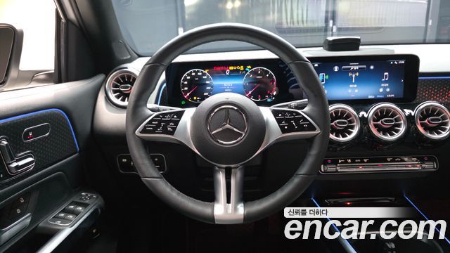 Mercedes-Benz GLB-Class 2024 — photo 13