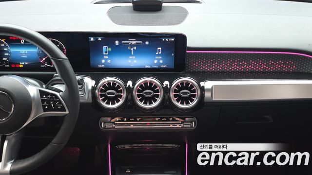 Mercedes-Benz GLB-Class 2024 — photo 14