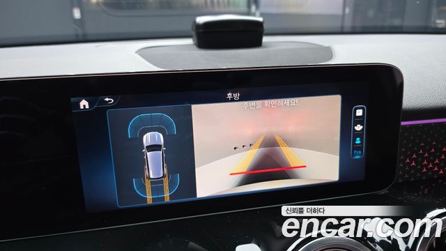 Mercedes-Benz GLB-Class 2024 — photo 15