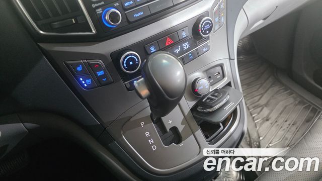 Hyundai Starex 2017 — photo 12