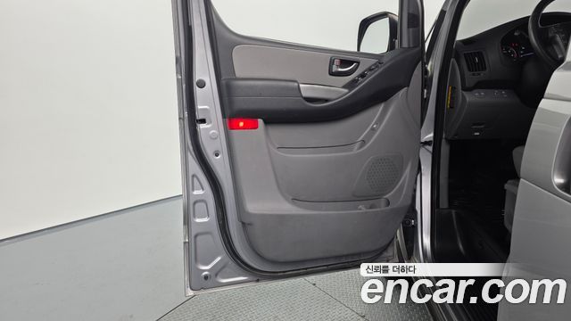 Hyundai Starex 2017 — photo 14