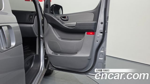 Hyundai Starex 2017 — photo 15