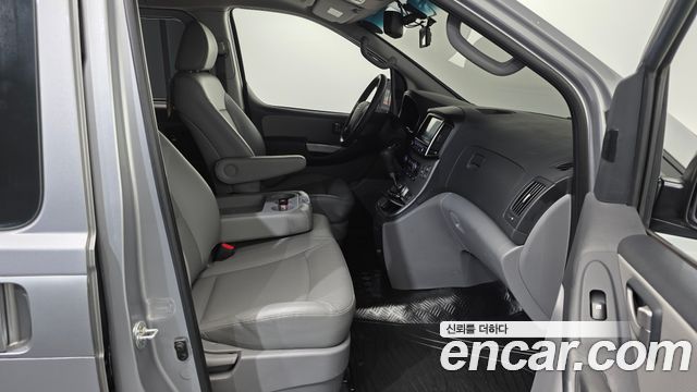 Hyundai Starex 2017 — photo 16