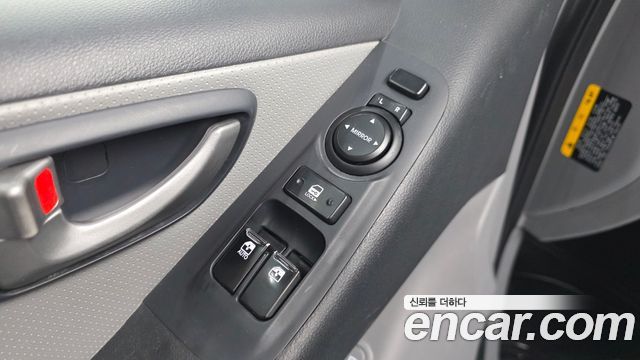 Hyundai Starex 2017 — photo 31