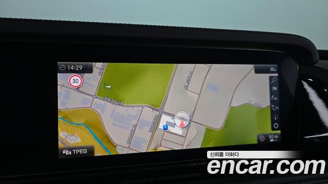Mercedes-Benz G-Class 2021 — photo 31