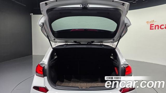 Hyundai i30 2020 — photo 31