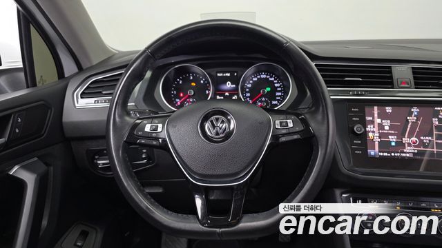 Volkswagen Tiguan 2020 — photo 19