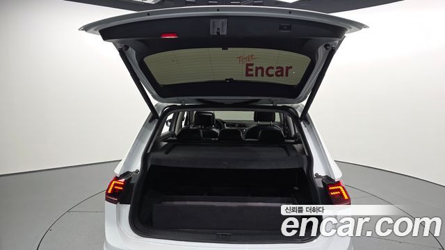 Volkswagen Tiguan 2020 — photo 26