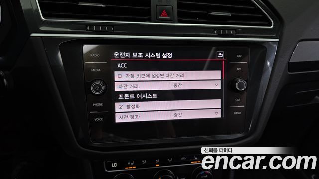 Volkswagen Tiguan 2020 — photo 28