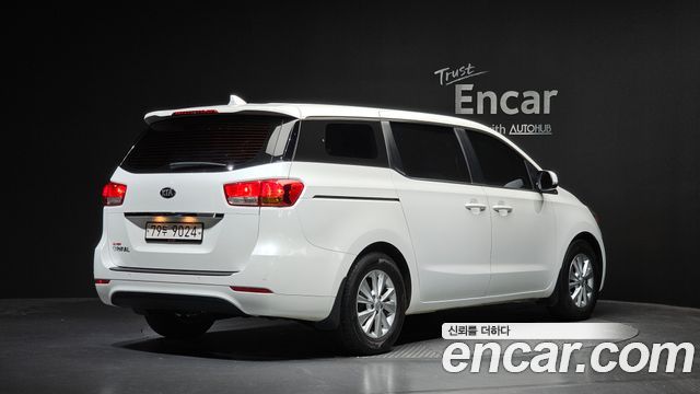 Kia Canival 2017 — photo 2