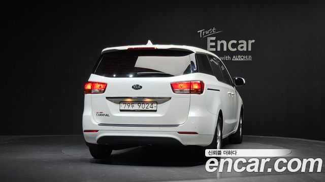 Kia Canival 2017 — photo 4
