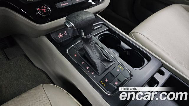 Kia Canival 2017 — photo 12