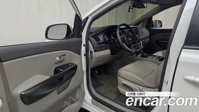 Kia Canival 2017 — photo 13