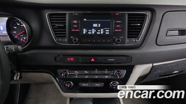 Kia Canival 2017 — photo 18