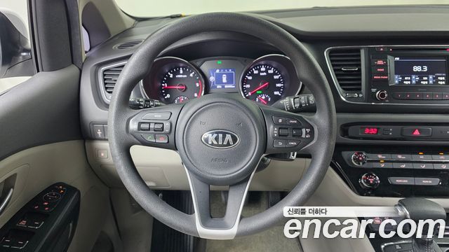 Kia Canival 2017 — photo 19
