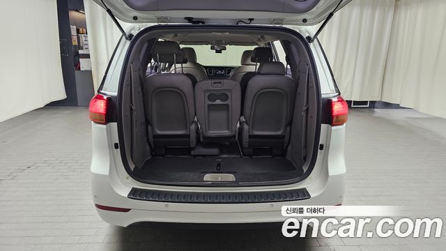 Kia Canival 2017 — photo 22