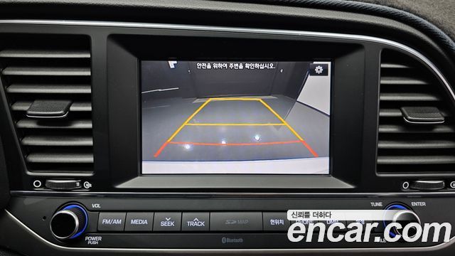 Hyundai AVANTE 2016 — photo 24
