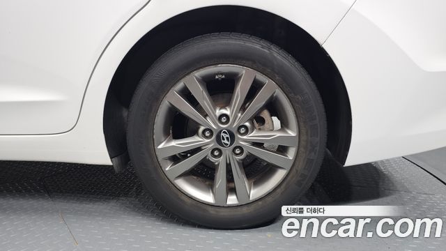 Hyundai AVANTE 2016 — photo 7