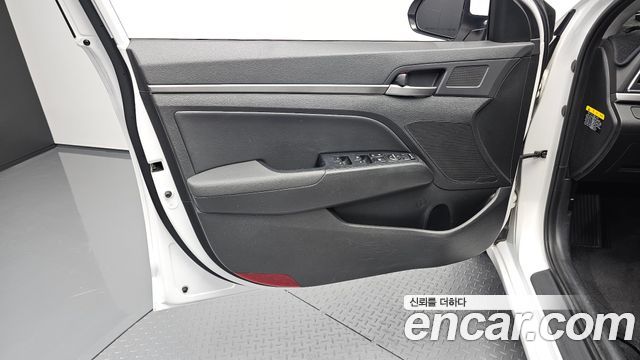 Hyundai AVANTE 2016 — photo 14