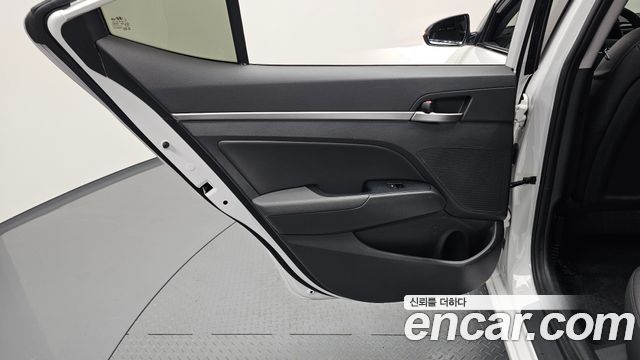 Hyundai AVANTE 2016 — photo 15