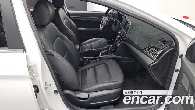 Hyundai AVANTE 2016 — photo 16